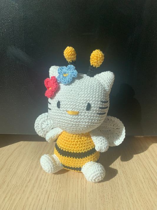 Hello Kitty façon Abeille au crochet !